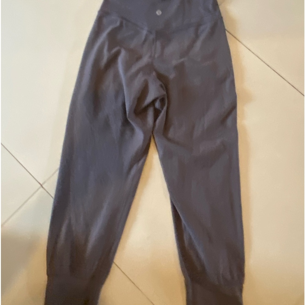 Lululemon crop leggings size 4